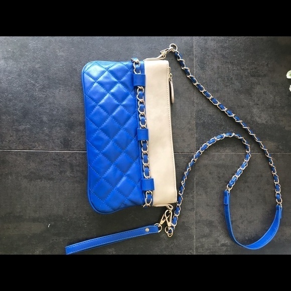 Urban Expressions Quilted Convertible Crossbody - Picture 4 of 4